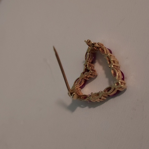 Heart Shaped Pin With Diamond & Ruby Stones in Gold - Picture 2 of 9